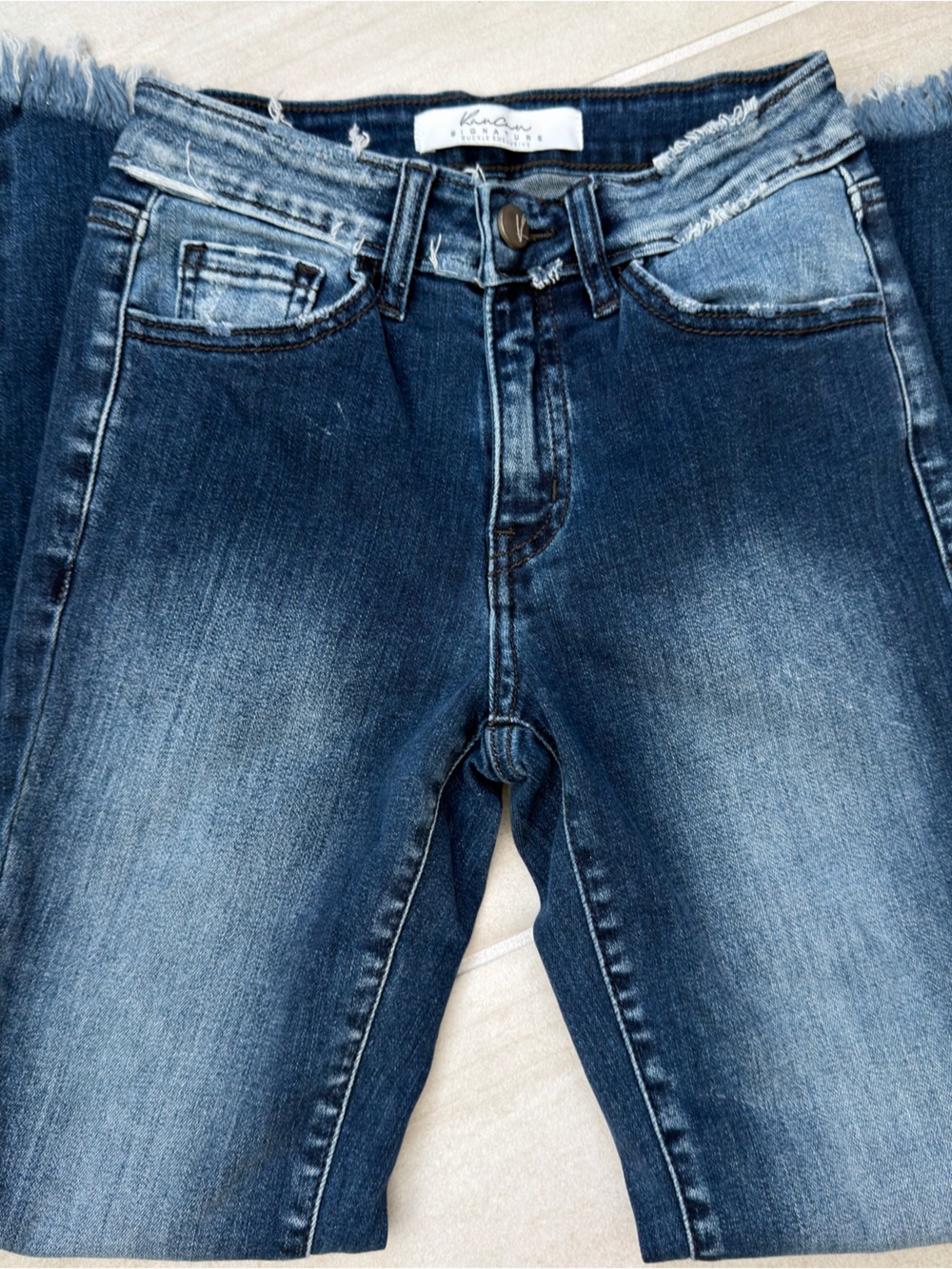 KanCan Two-Tone Distressed Frayed-Hem Cropped Jeans -‎ Blue